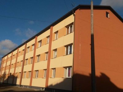 Renovēta daudzstāvu dzīvojamā ēka
