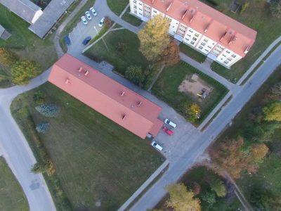 Renovētas daudzstāvu mājas no putna lidojuma