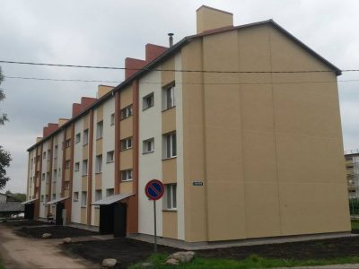 Daudzstāvu ēkas fasādes un jumta nomaiņa visā Latvijā