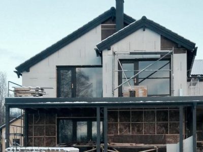 Ēkai uzstādīts kvalitatīvs jumta segums