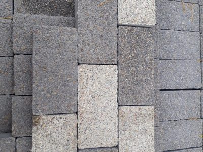 Pastaigu taku būvniecība ar dažādiem segumiem