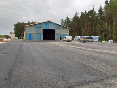Angāram uzstādīts koka karkass