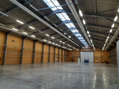 Kvalitatīvi izstrādāts angārs